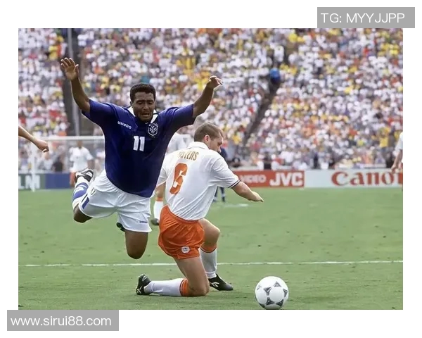 足球传奇罗马里奥的辉煌生涯与对足球的深刻影响分析 足球传奇罗马里奥的辉煌生涯与对足球的深刻影响分析