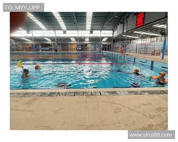 体验铭健体育单人游泳培训课程畅游水中乐趣与技巧提升